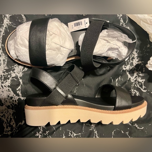 Torrid two piece stretch flatform sandals - Picture 1 of 6